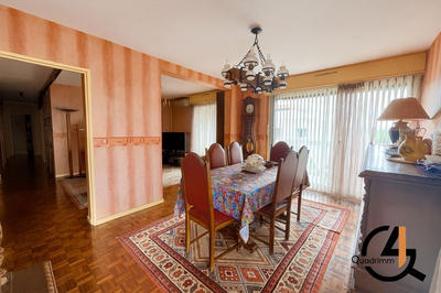 Appartement - 108 m² - 6 pièces