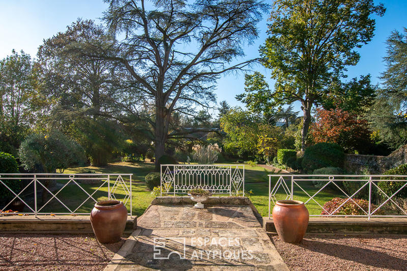 Maison - 338 m² - 11 pièces