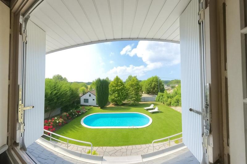 Maison - 248 m² - 8 pièces