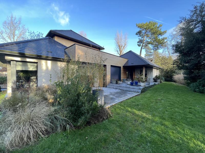 Maison traditionnelle - 212 m² - 7 pièces