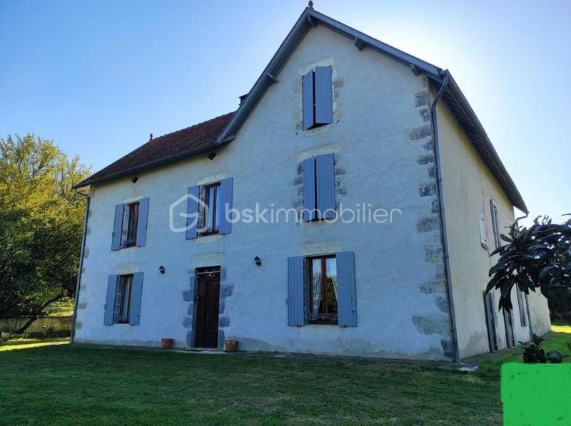 Demeure - 366 m² - 9 pièces