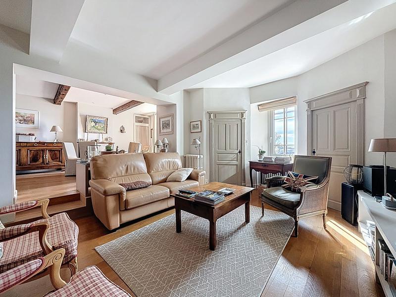 Maison traditionnelle - 177 m² - 5 pièces