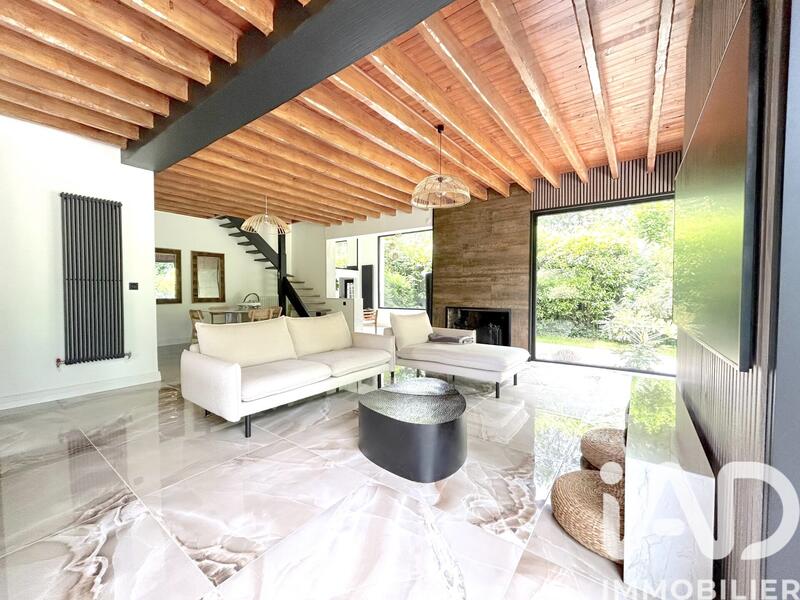 Maison - 204 m² - 7 pièces