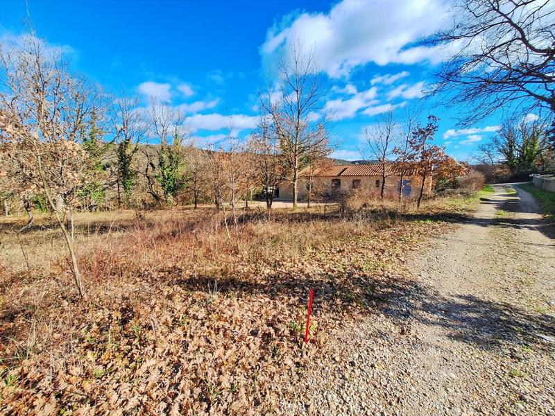 Terrain constructible - 636 m²