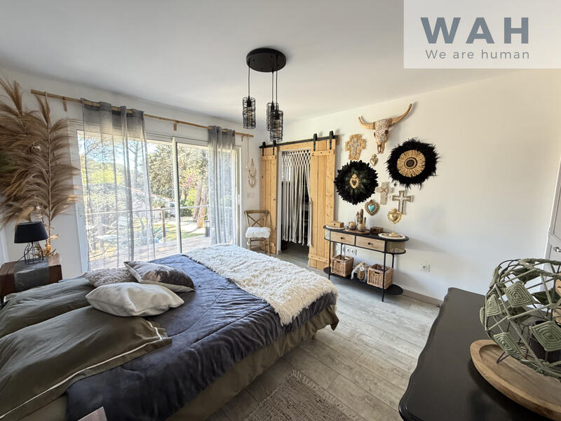 Propriété - 300 m² - 8 pièces