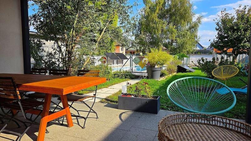 Maison - 225 m² - 8 pièces