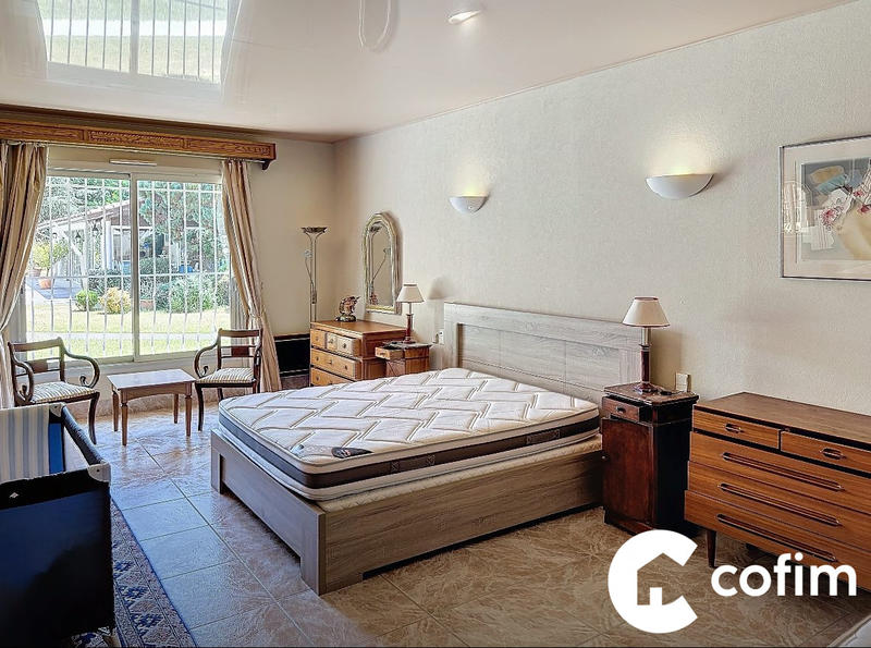 Maison - 400 m² - 8 pièces