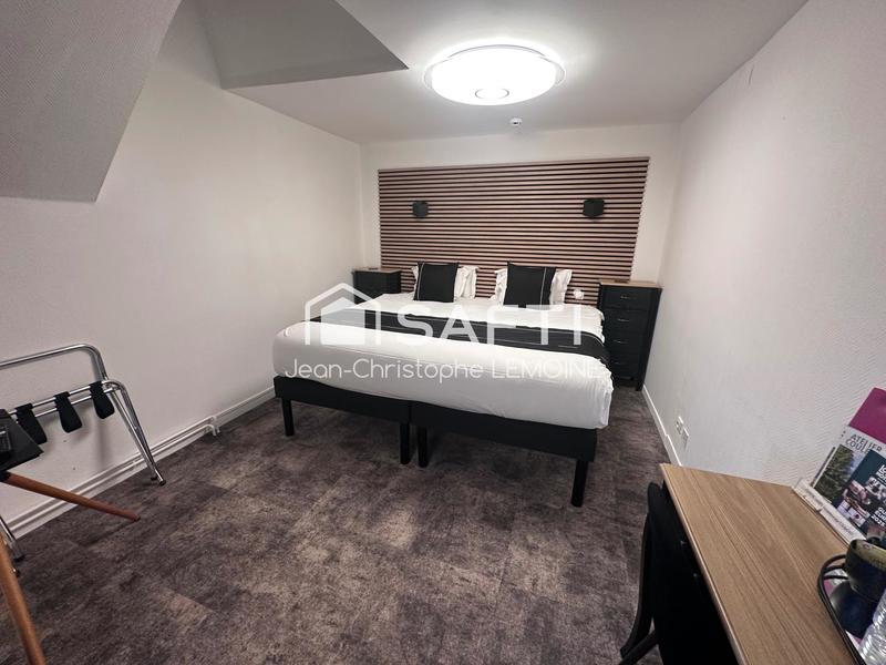 Local commercial - 2 200 m² - 29 pièces