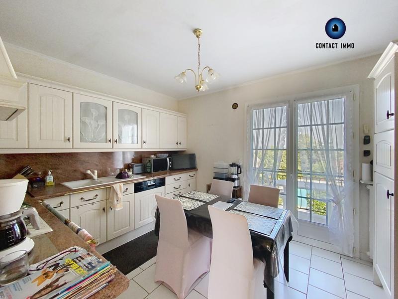 Maison traditionnelle - 200 m² - 7 pièces