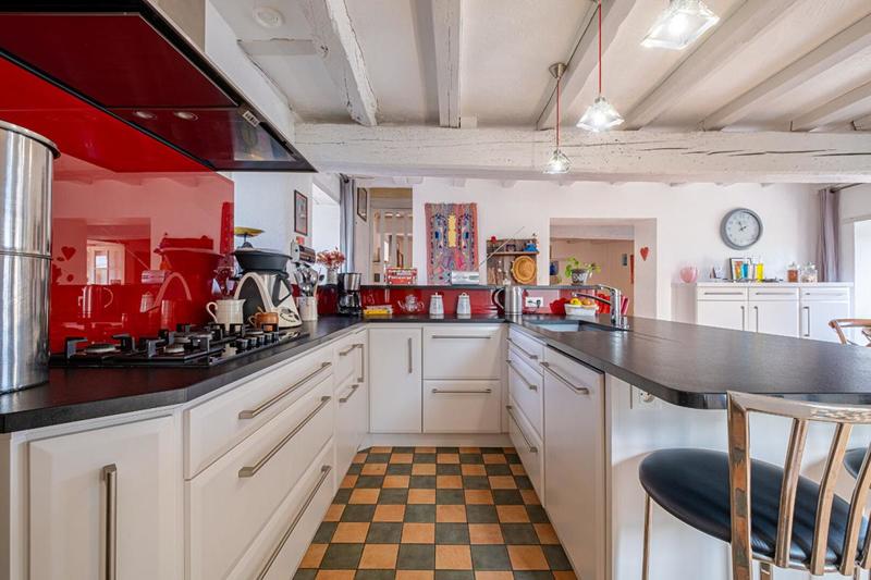 Maison - 180 m² - 9 pièces