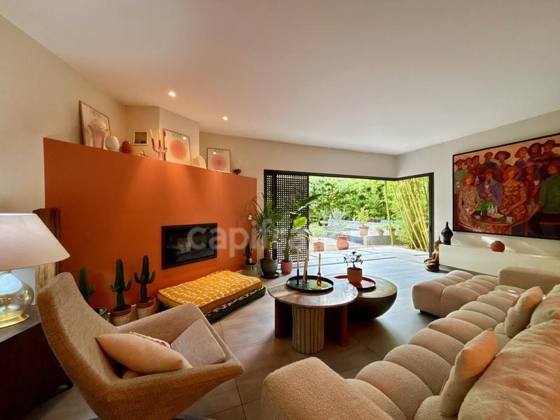 Maison traditionnelle - 250 m² - 6 pièces