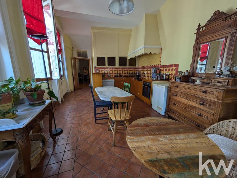 Appartement - 176 m² - 6 pièces