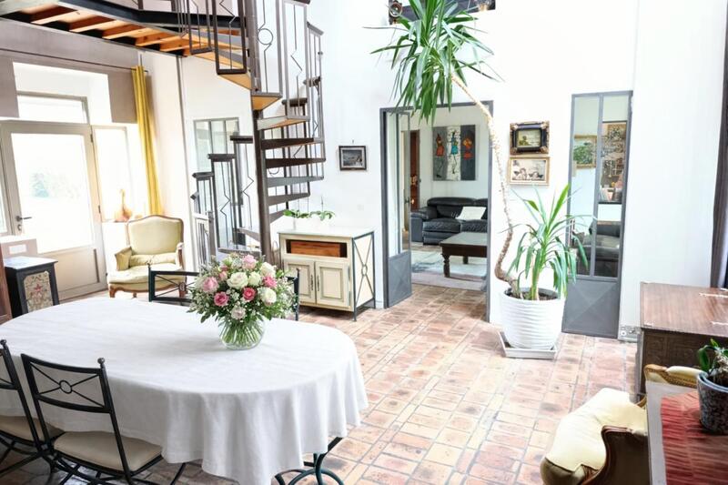 Maison - 261 m² - 11 pièces