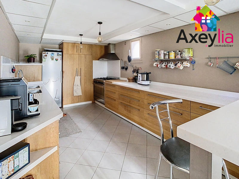 Maison - 303 m² - 10 pièces