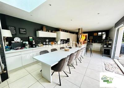 Maison de ville - 267 m² - 8 pièces