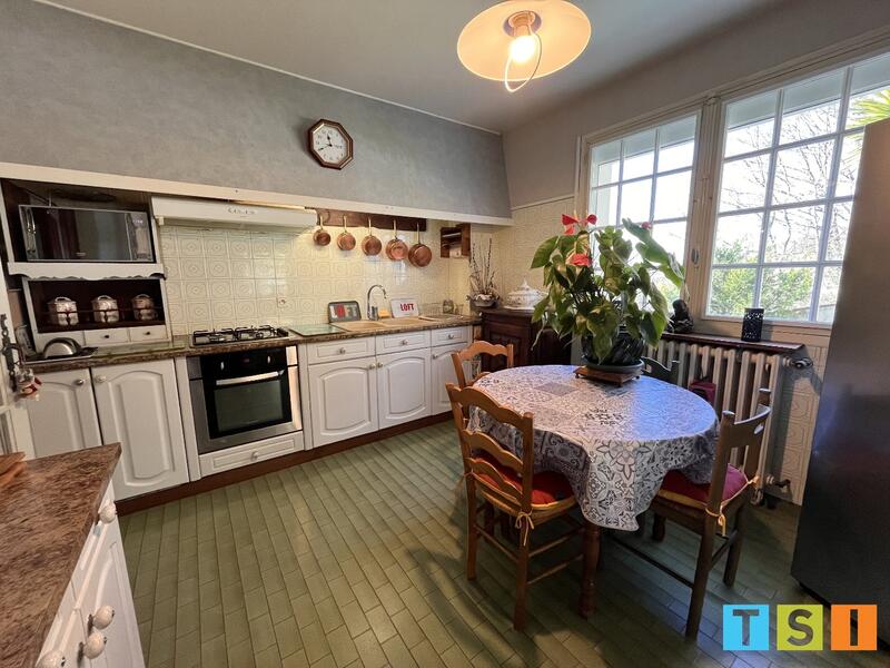 Maison - 224 m² - 9 pièces