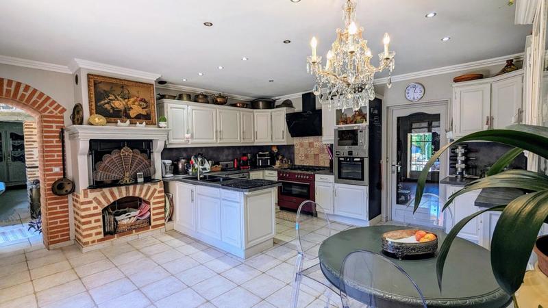 Maison - 222 m² - 6 pièces