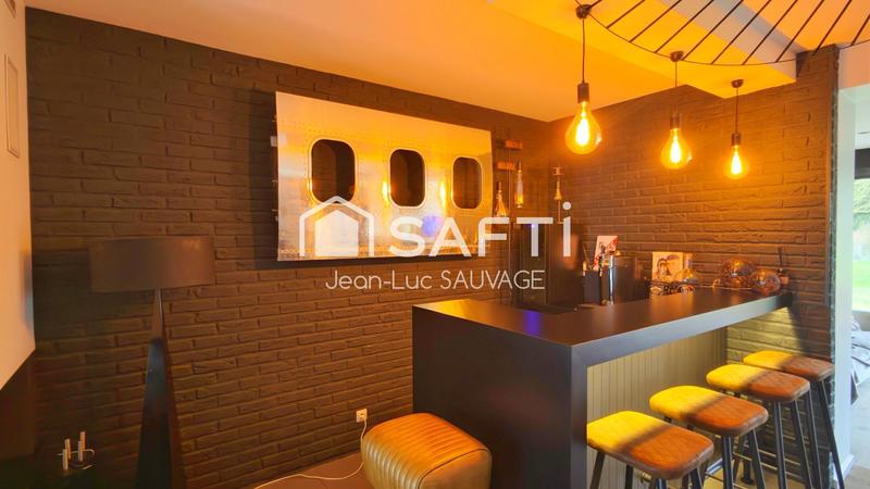 Maison - 270 m² - 10 pièces