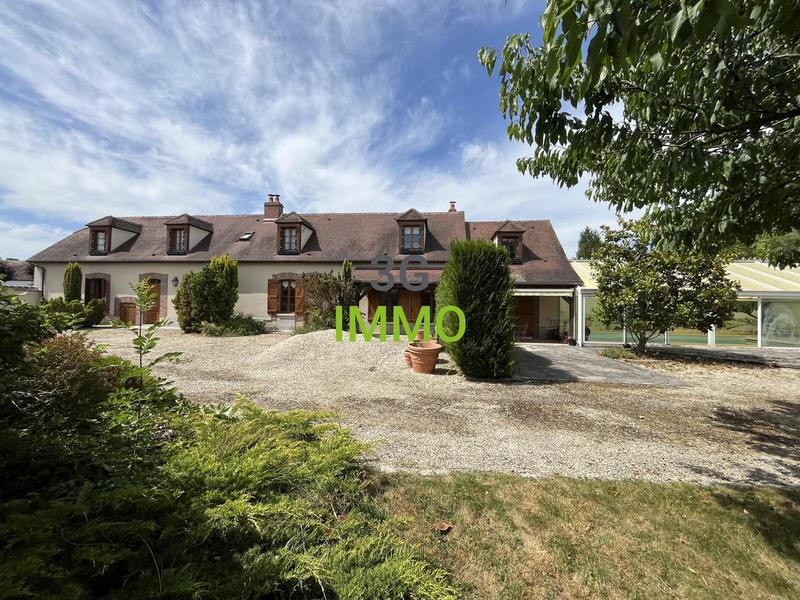 Maison - 255 m² - 9 pièces