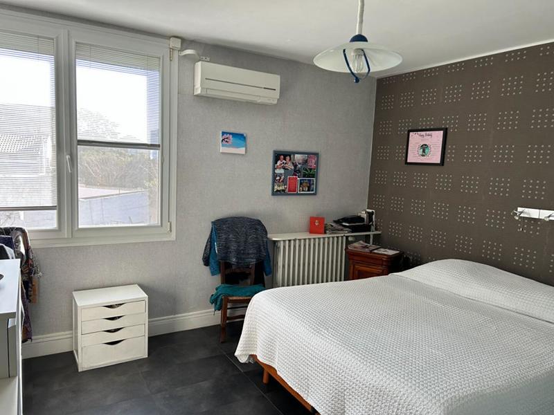 Maison - 210 m² - 10 pièces