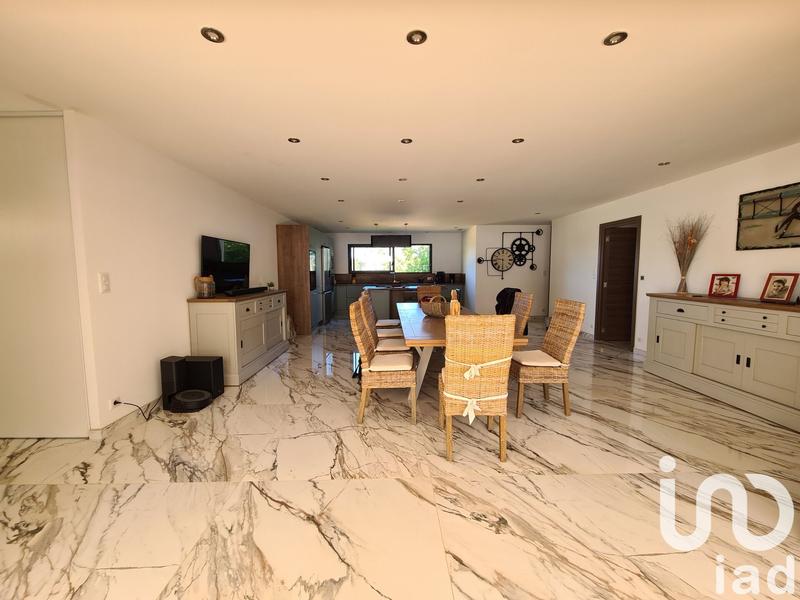 Maison - 250 m² - 7 pièces