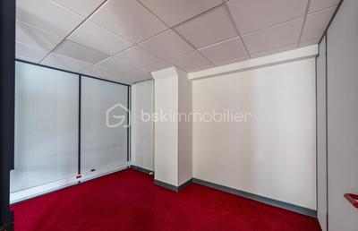 Local commercial - 200 m² - 7 pièces