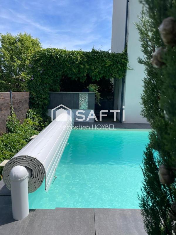 Maison - 204 m² - 5 pièces