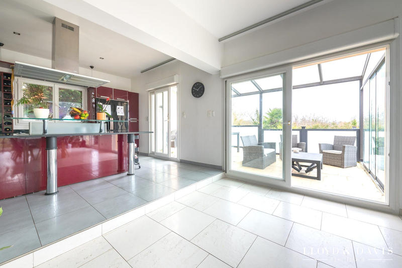 Maison - 195 m² - 7 pièces