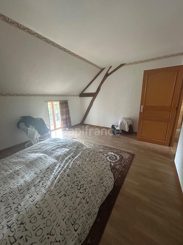 Maison - 143 m² - 9 pièces