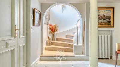 Maison - 270 m² - 8 pièces