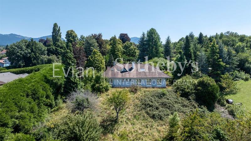 Maison - 230 m² - 8 pièces