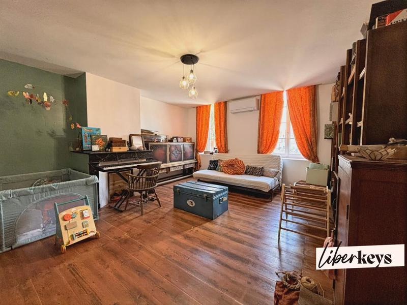 Maison - 238 m² - 6 pièces