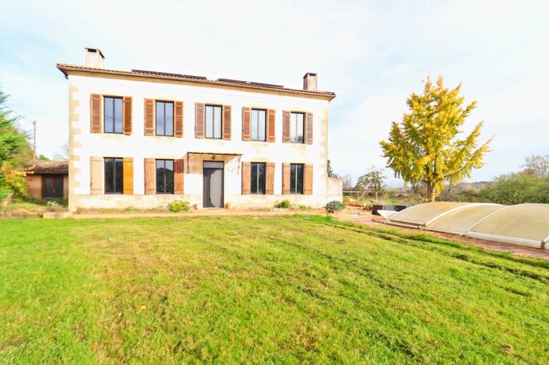 Maison en pierre - 287 m² - 9 pièces