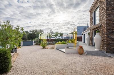 Maison - 345 m² - 9 pièces