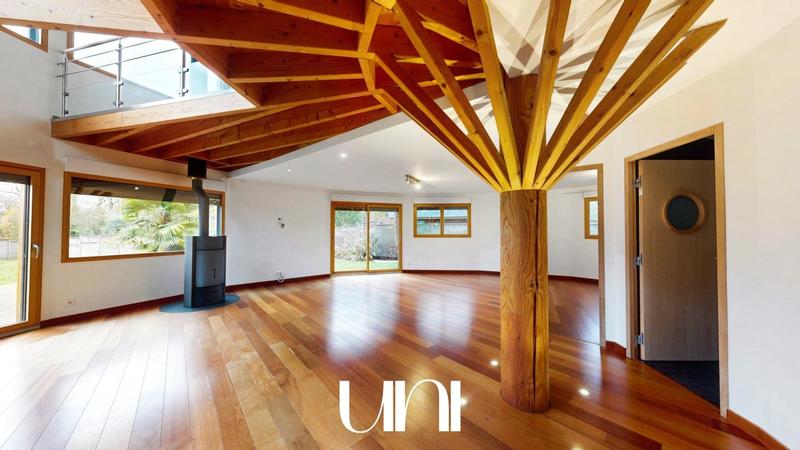 Maison - 200 m² - 7 pièces