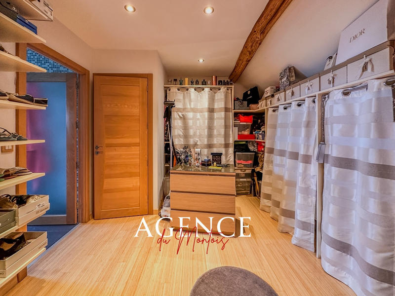 Maison - 232 m² - 7 pièces