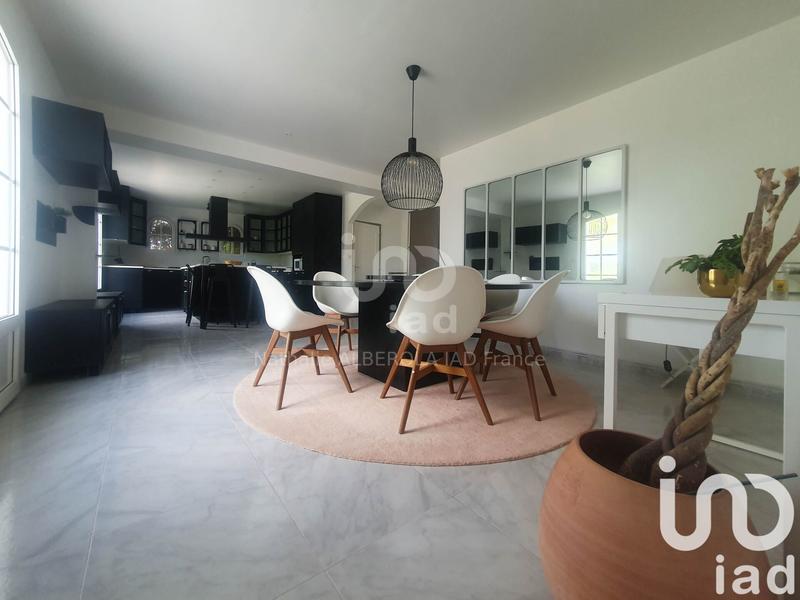 Maison - 221 m² - 7 pièces