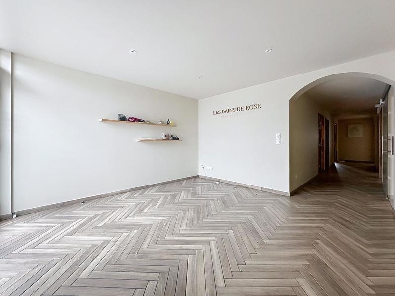 Santé - 121 m² - 6 pièces