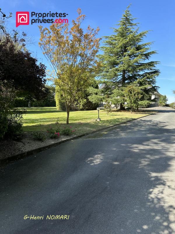 Maison - 280 m² - 10 pièces