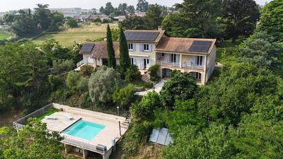 Maison - 220 m² - 9 pièces