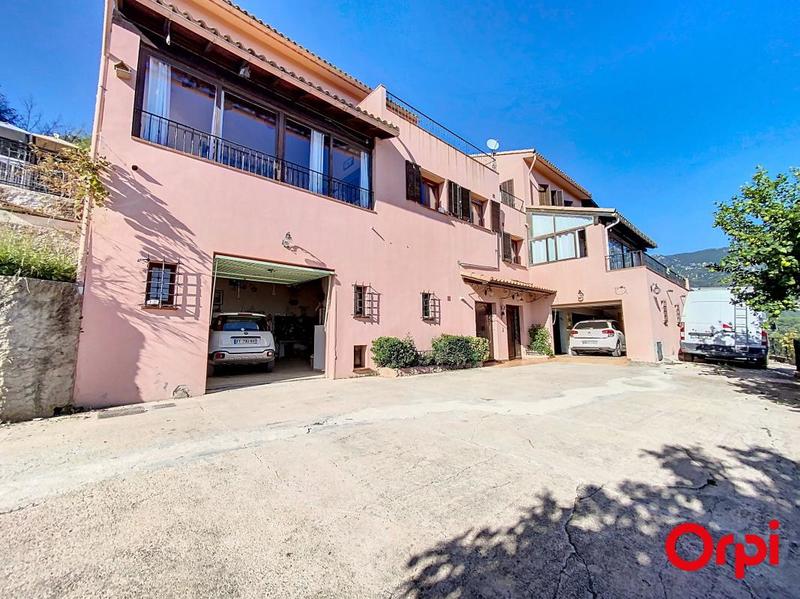 Maison - 515 m² - 11 pièces