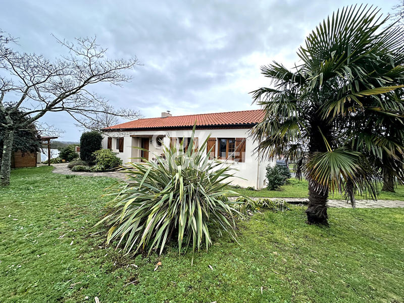 Maison - 180 m² - 8 pièces