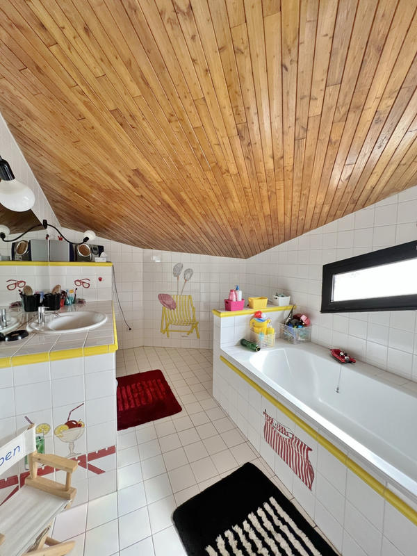 Villa - 216 m² - 6 pièces