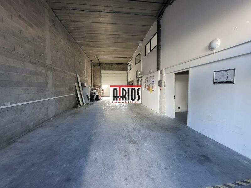 Entrepôt - 236 m²