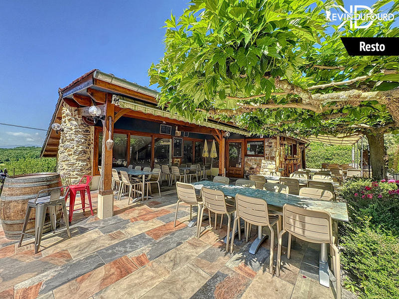 Maison - 1 000 m² - 40 pièces