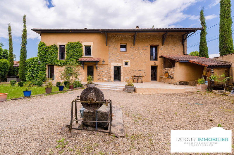 Maison - 220 m² - 10 pièces