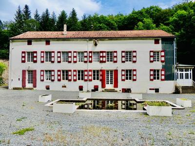 Maison - 400 m² - 11 pièces