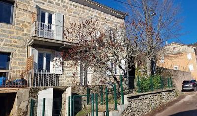 Maison - 165 m² - 9 pièces