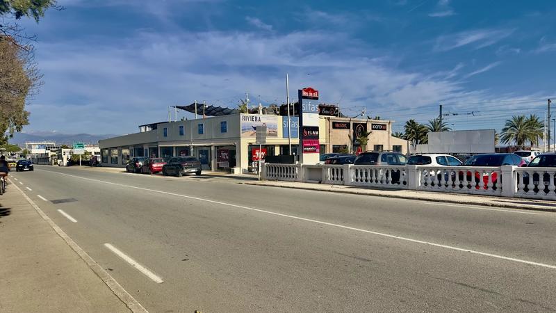 Local commercial - 670 m²