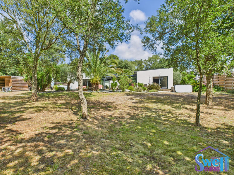 Maison - 225 m² - 8 pièces